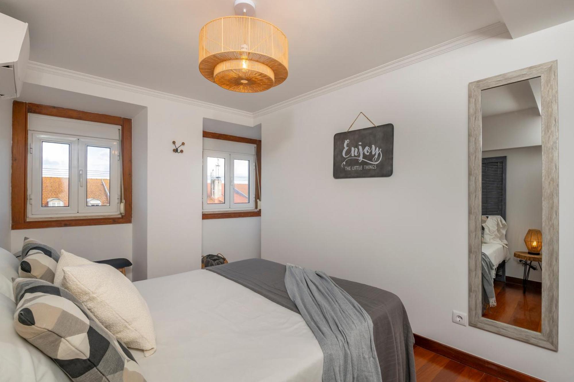 Superb Apartments Overlooking Graca In Лісабон Номер фото
