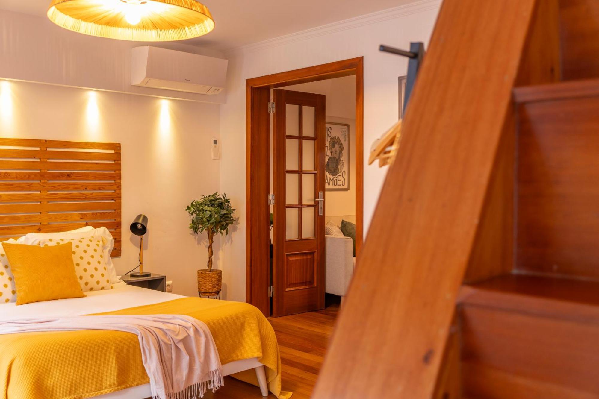 Superb Apartments Overlooking Graca In Лісабон Номер фото