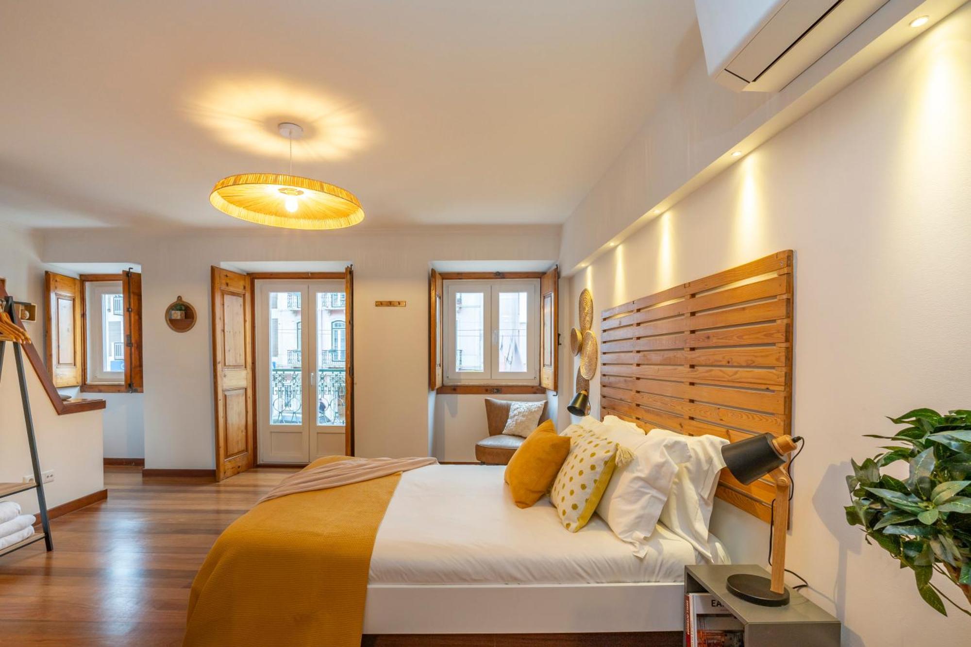Superb Apartments Overlooking Graca In Лісабон Номер фото