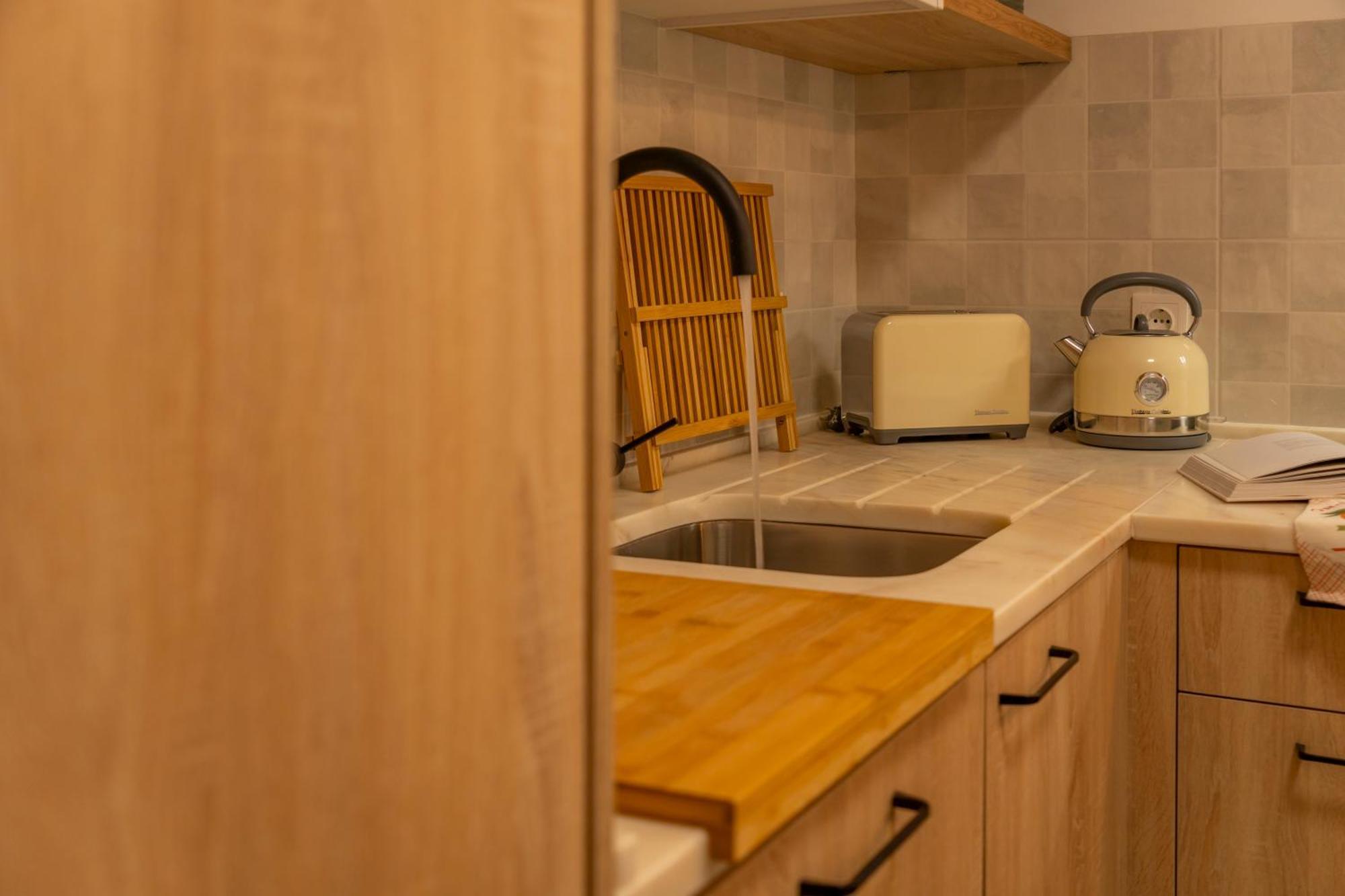 Superb Apartments Overlooking Graca In Лісабон Номер фото